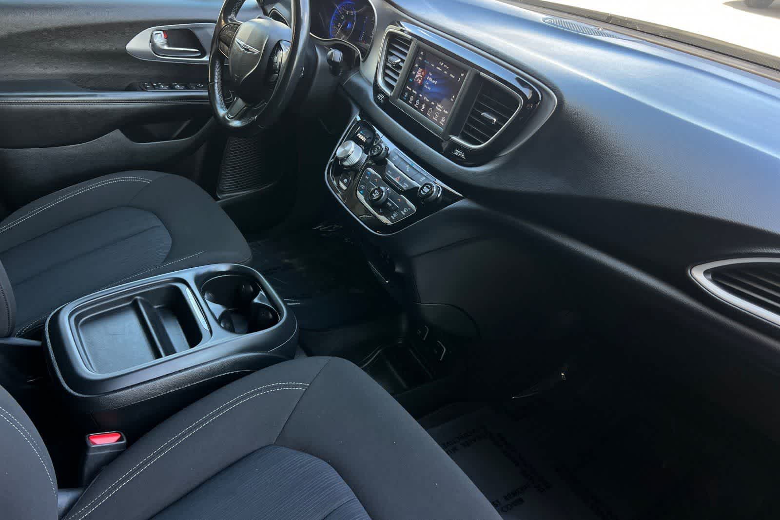 Thumbnail: 2020 Chrysler Pacifica - 18