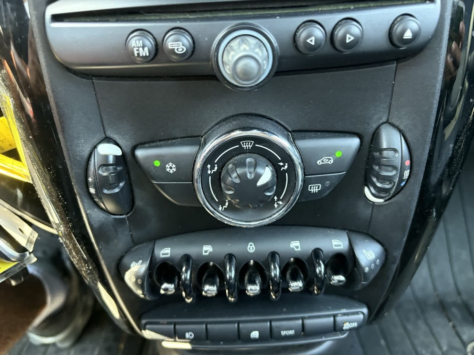 Thumbnail: 2011 MINI Cooper Countryman - 17
