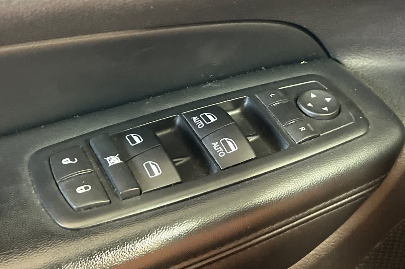 Thumbnail: 2016 Jeep Grand Cherokee - 16