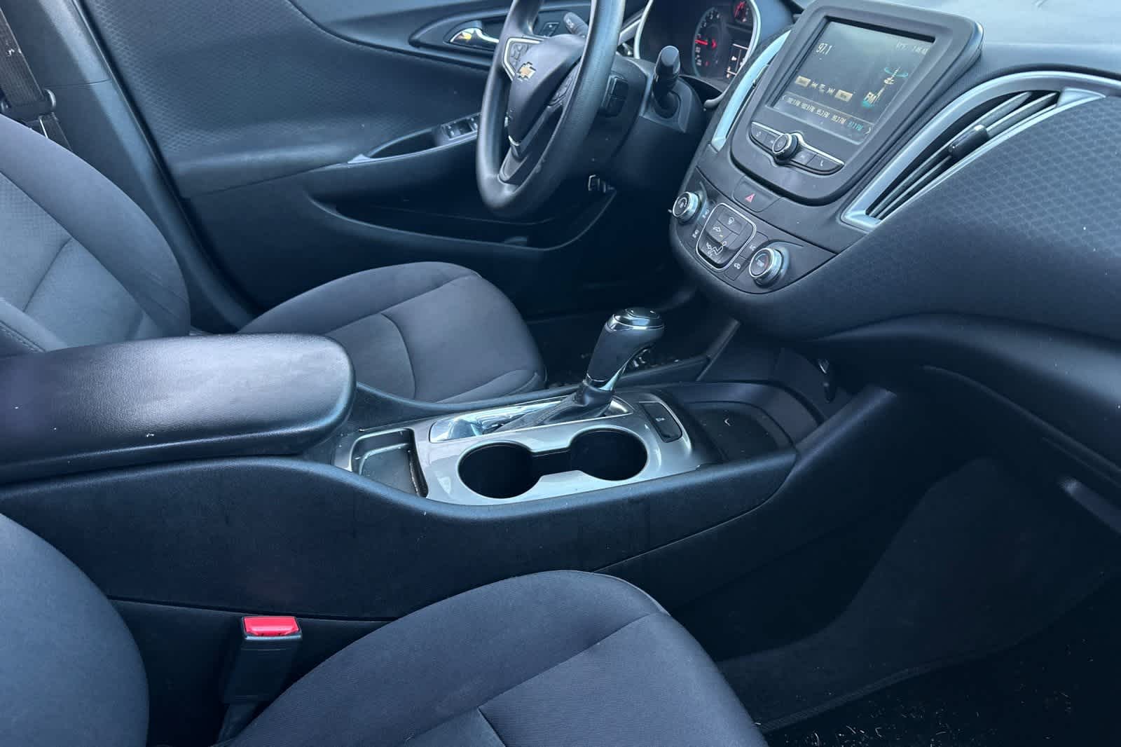 Thumbnail: 2017 Chevrolet Malibu - 18