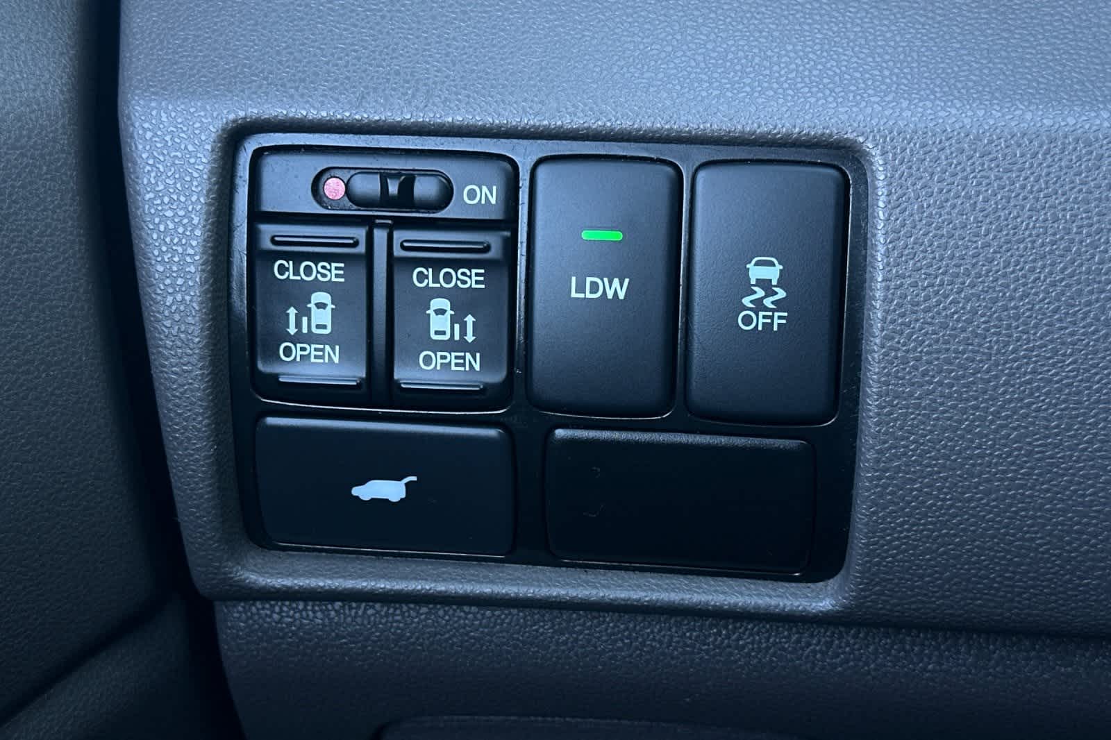 Thumbnail: 2015 Honda Odyssey - 33