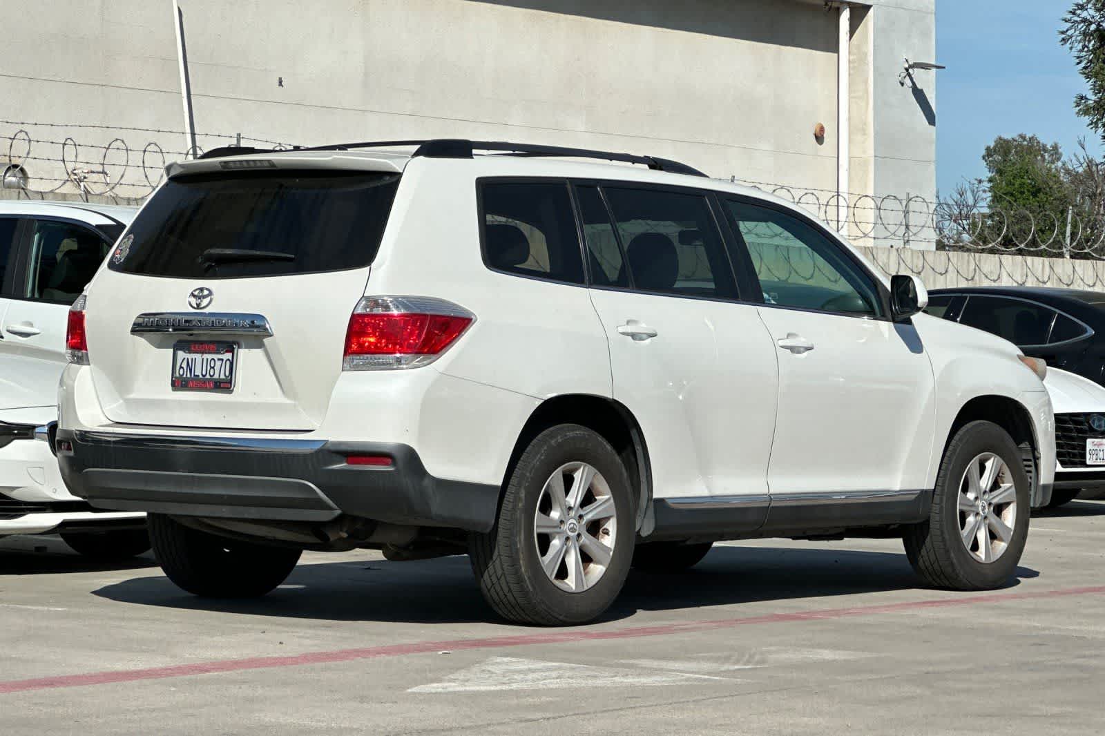 Thumbnail: 2011 Toyota Highlander - 3