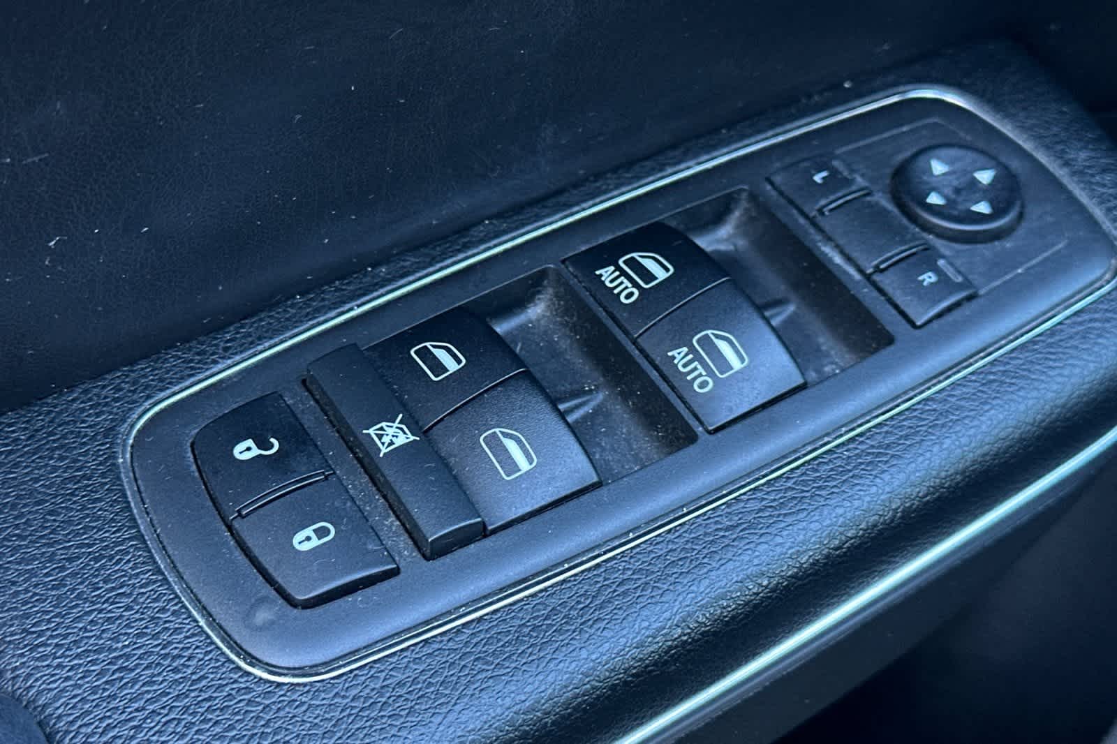 Thumbnail: 2018 Chrysler 300 - 16