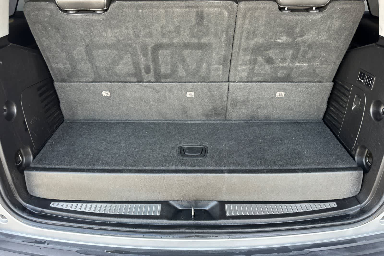 Thumbnail: 2018 Chevrolet Tahoe - 17