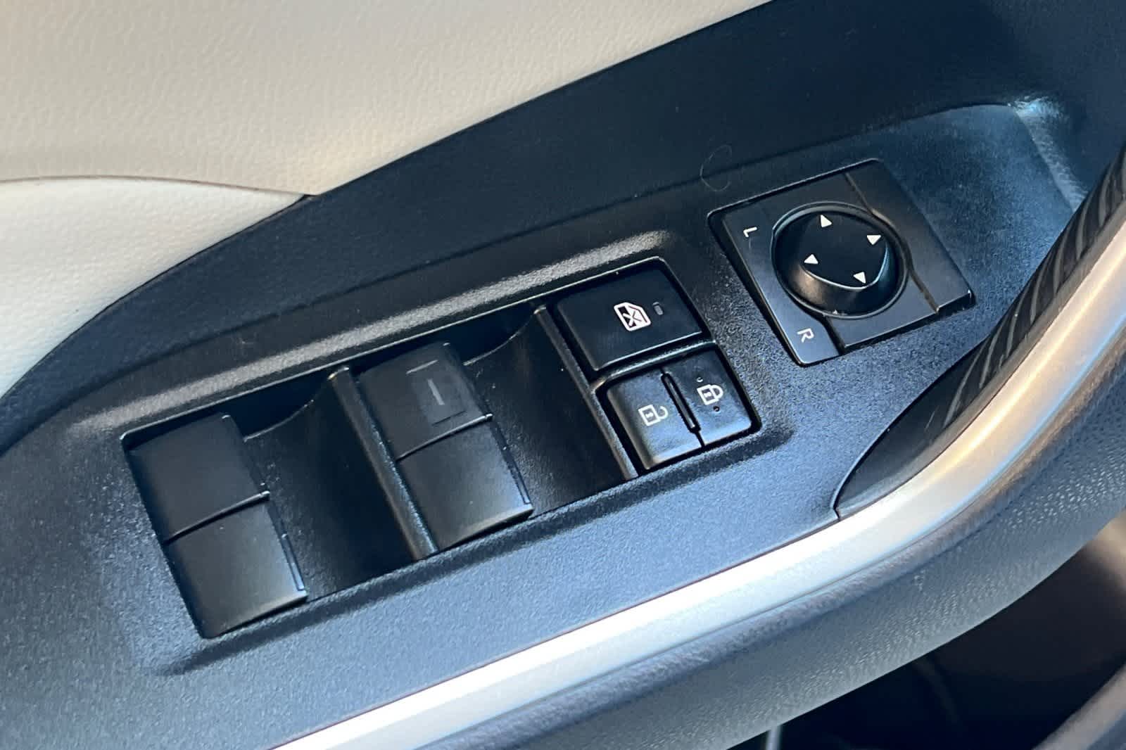 Thumbnail: 2021 Toyota RAV4 - 16