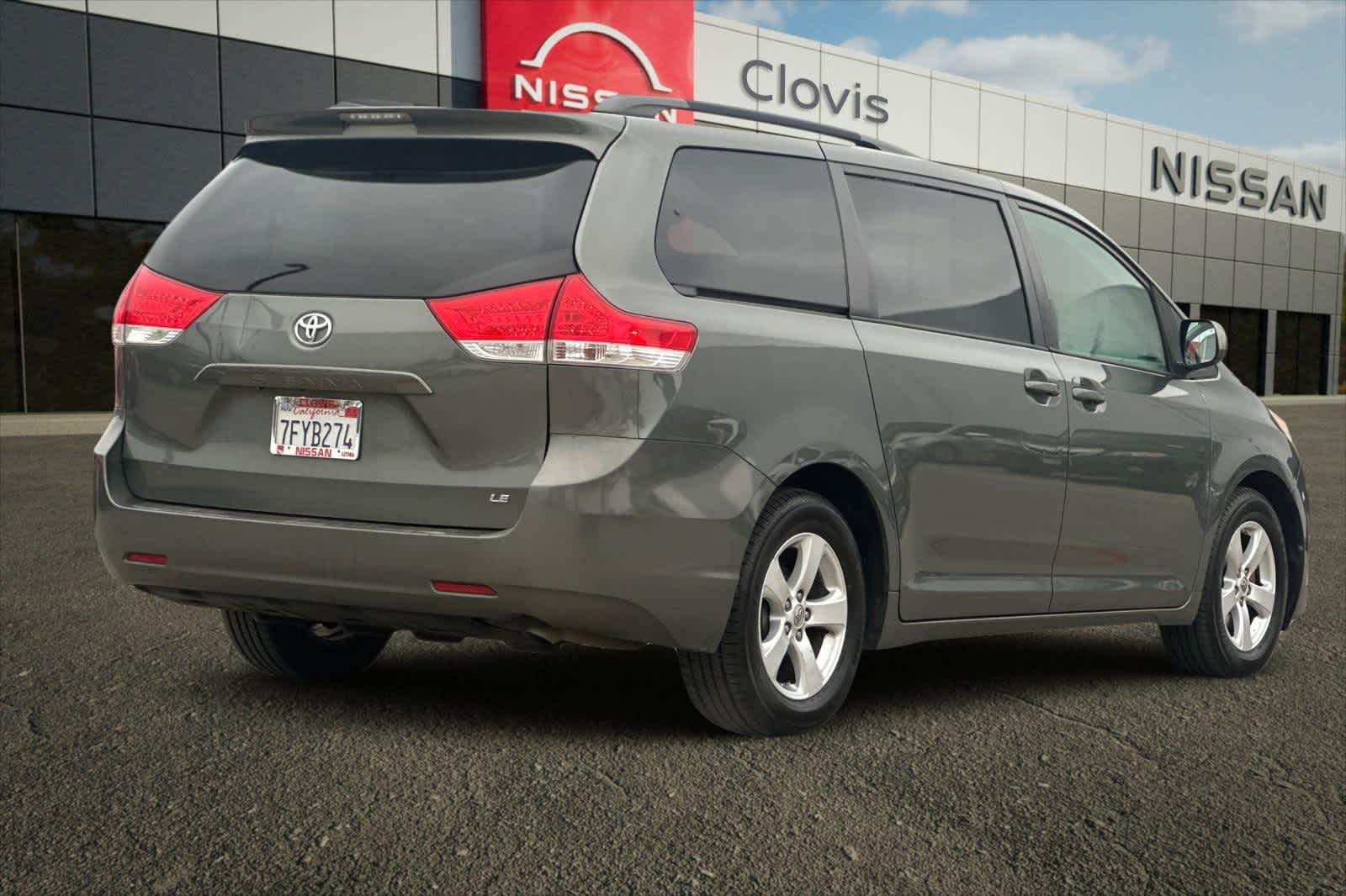 Thumbnail: 2014 Toyota Sienna - 3
