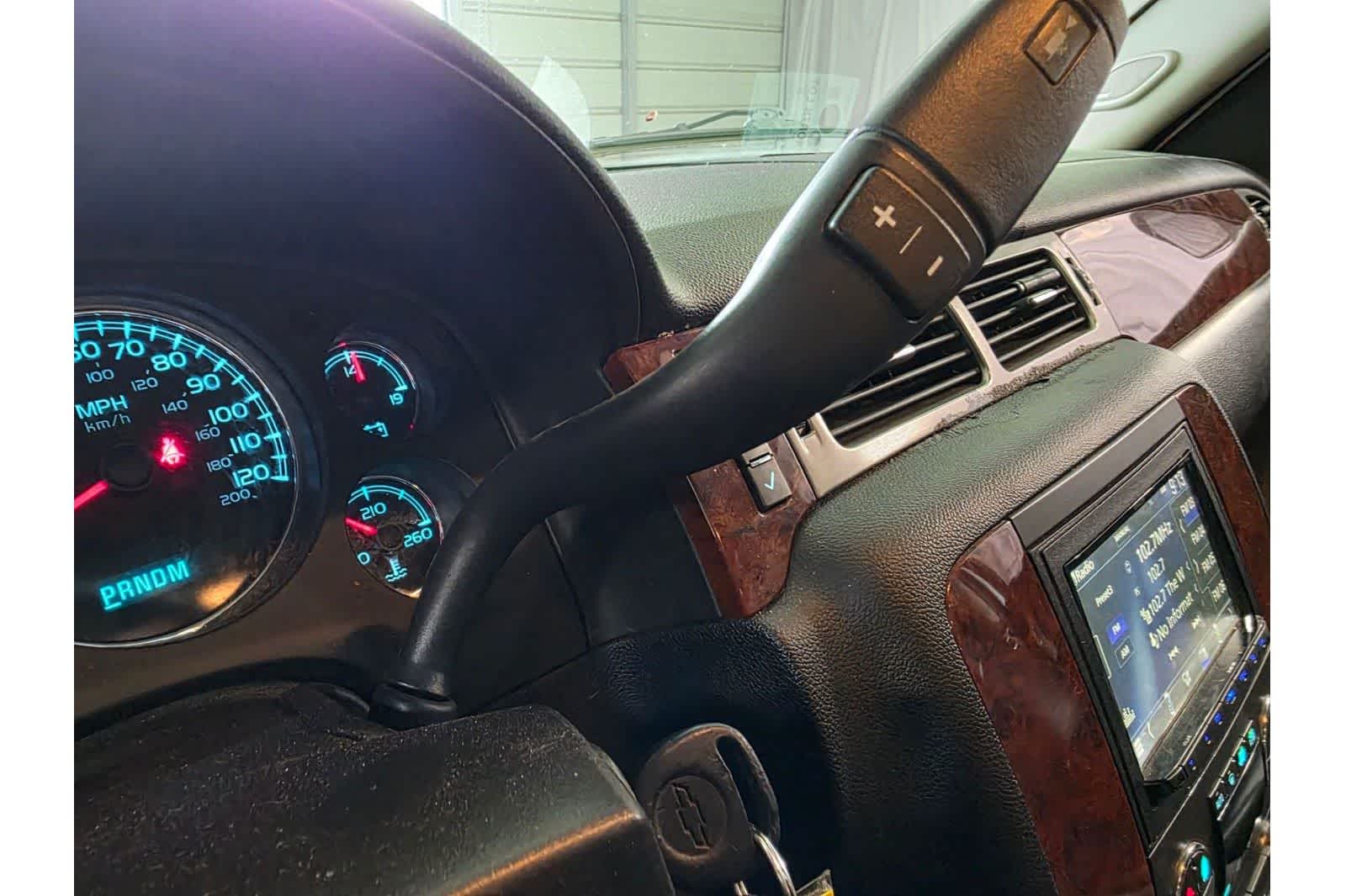 Thumbnail: 2010 Chevrolet Tahoe - 26