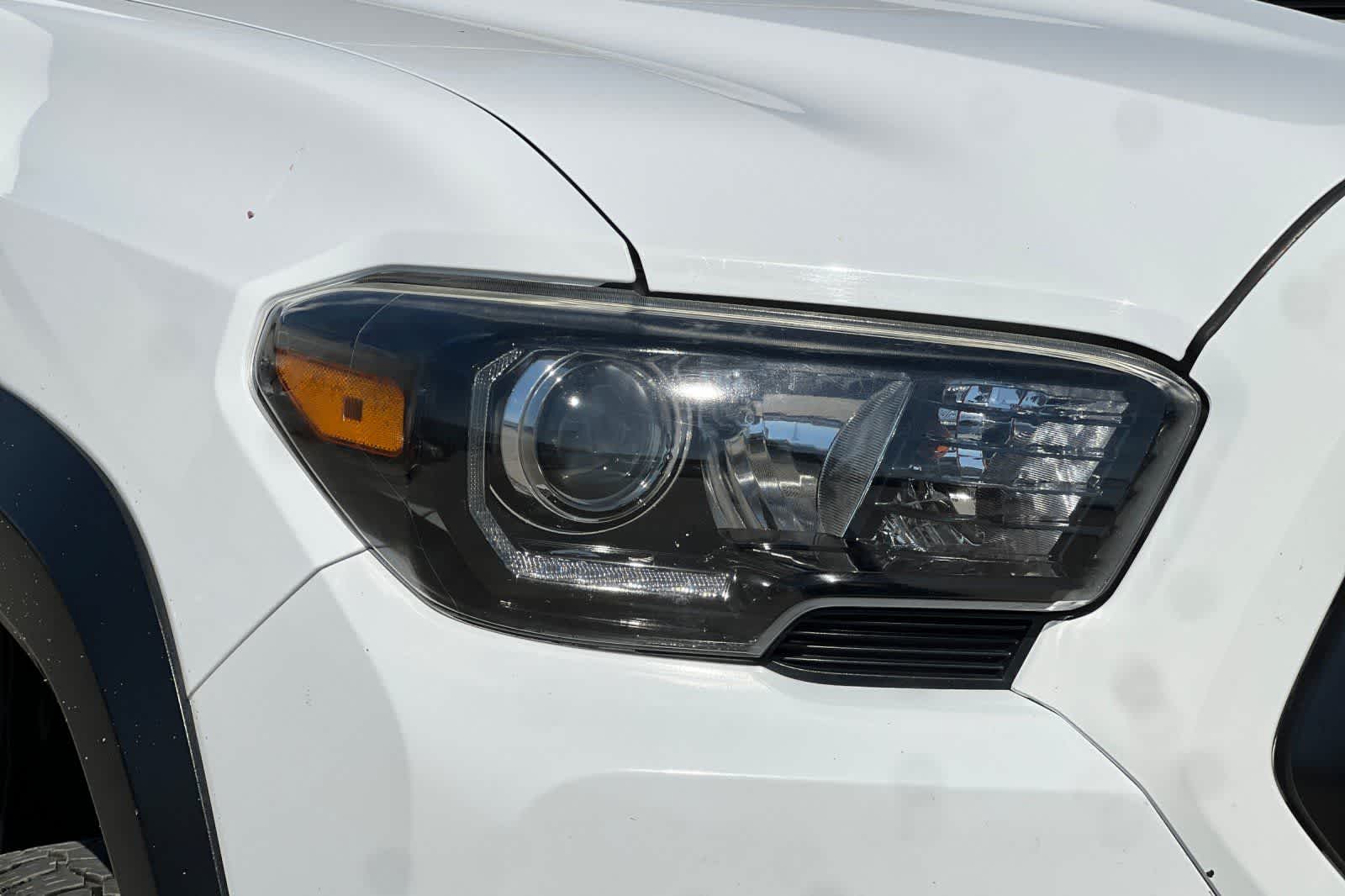 Thumbnail: 2019 Toyota Tacoma - 33