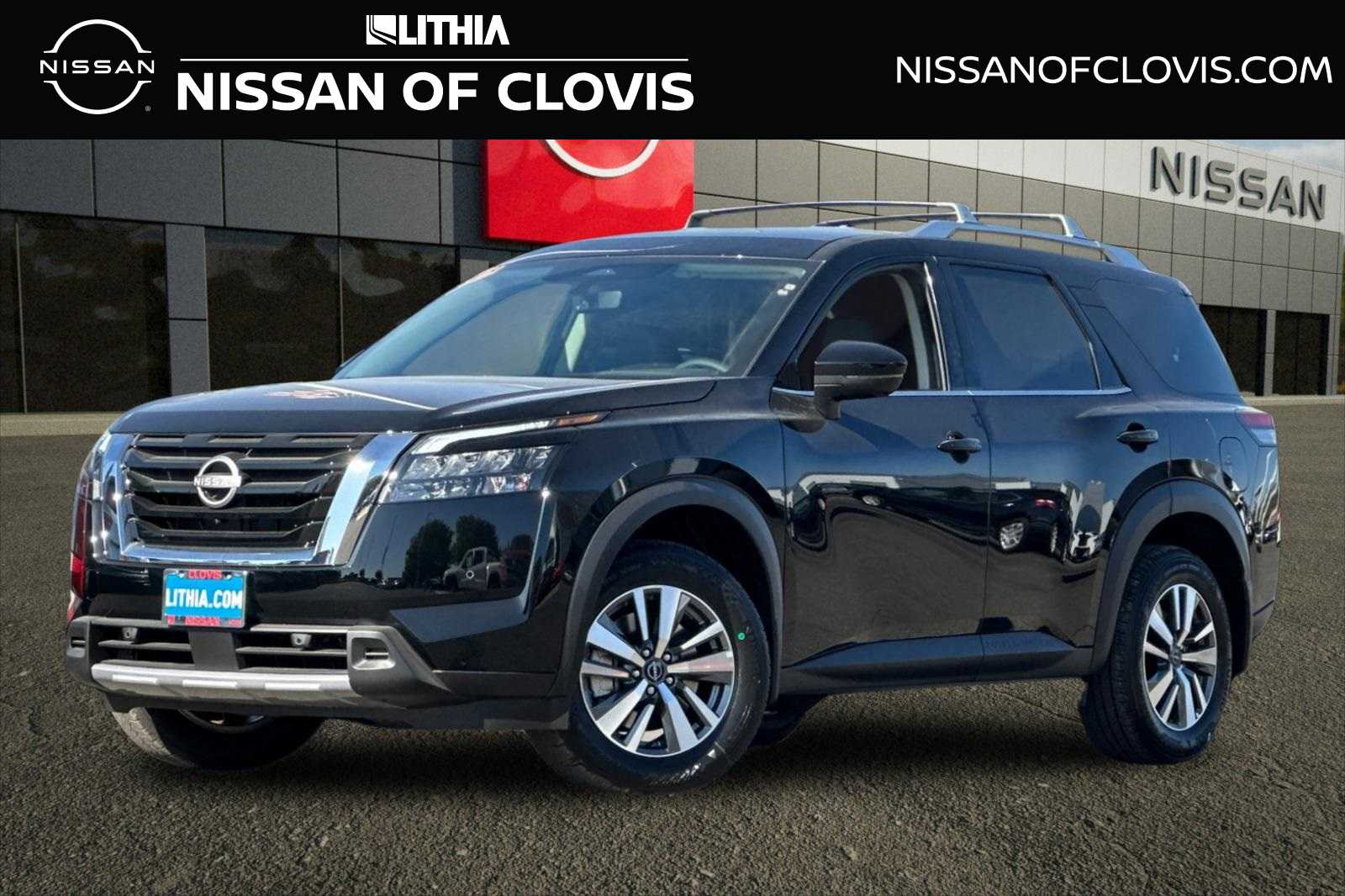 2025 Nissan Pathfinder SL Hero Image