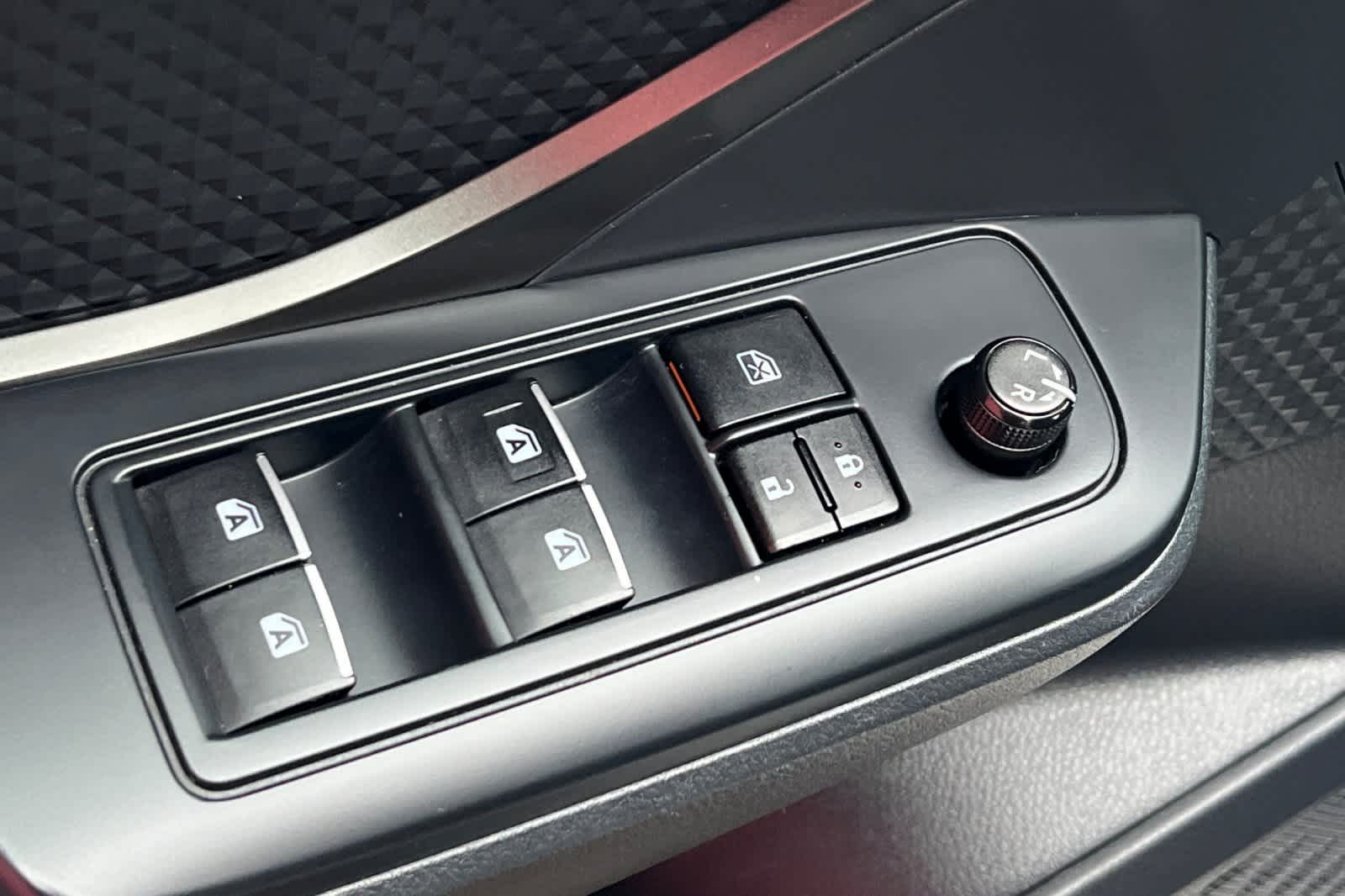 Thumbnail: 2018 Toyota C-HR - 14