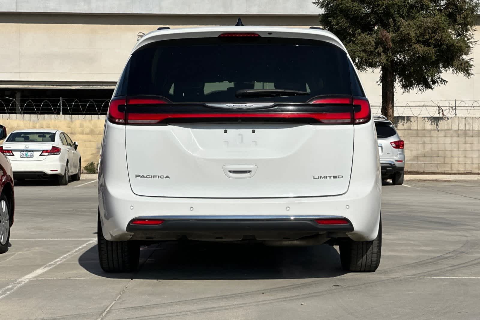 Thumbnail: 2023 Chrysler Pacifica - 8