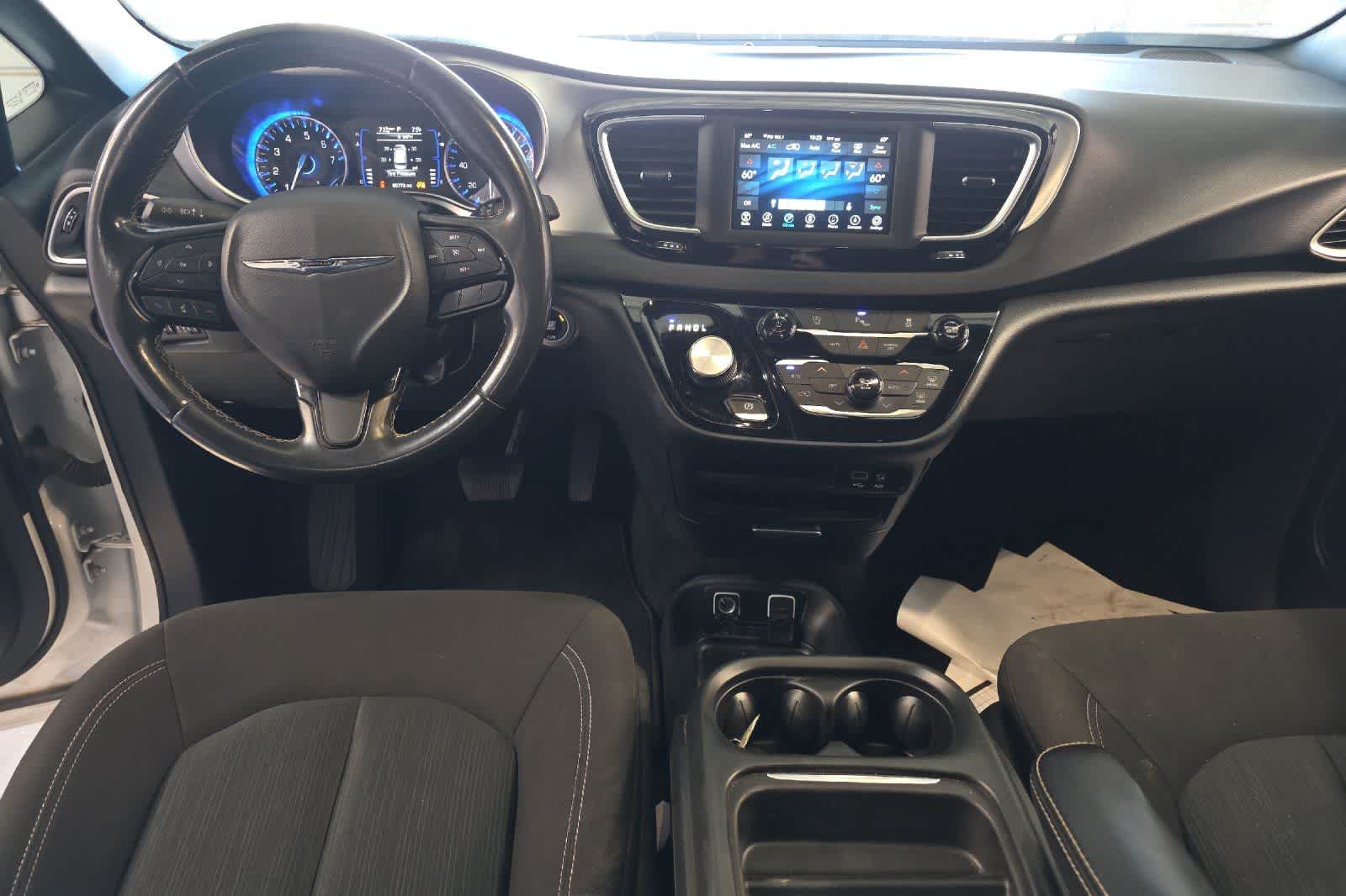 Thumbnail: 2020 Chrysler Pacifica - 4
