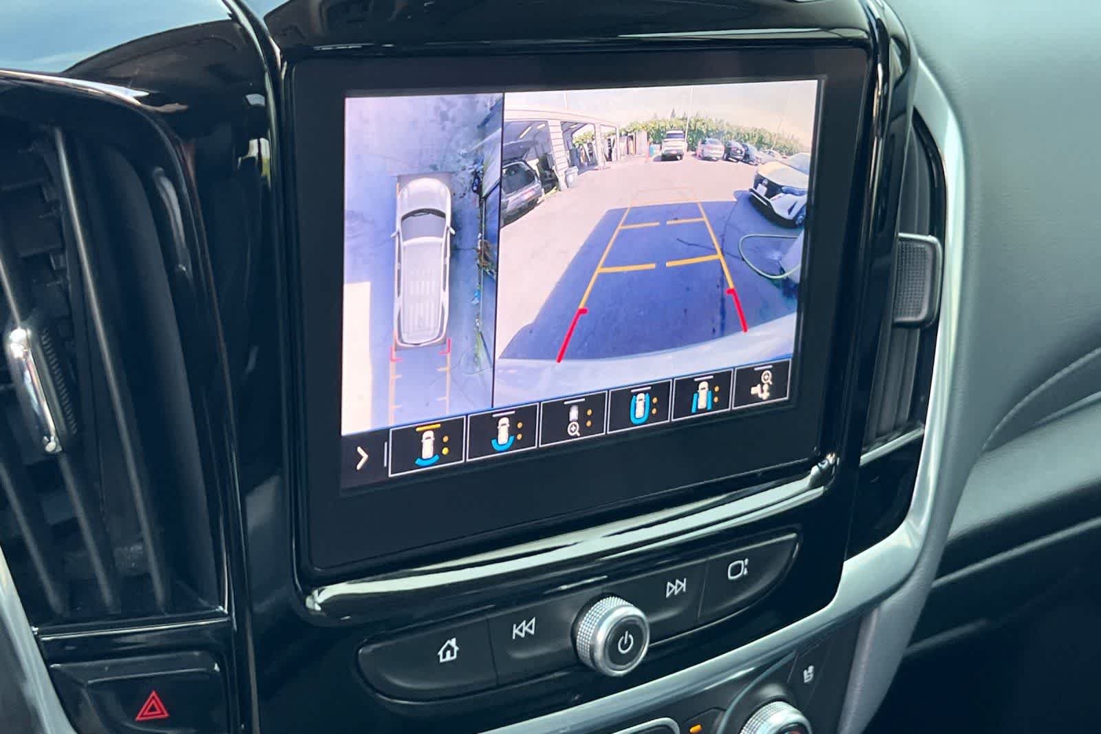 Thumbnail: 2020 Chevrolet Traverse - 26