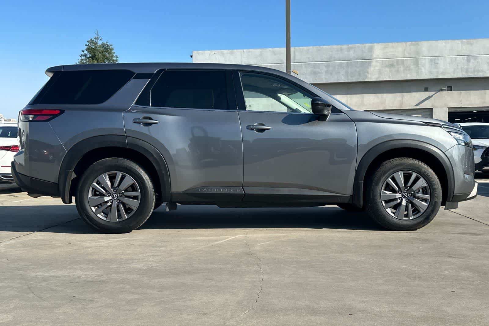 Thumbnail: 2025 Nissan Pathfinder - 9