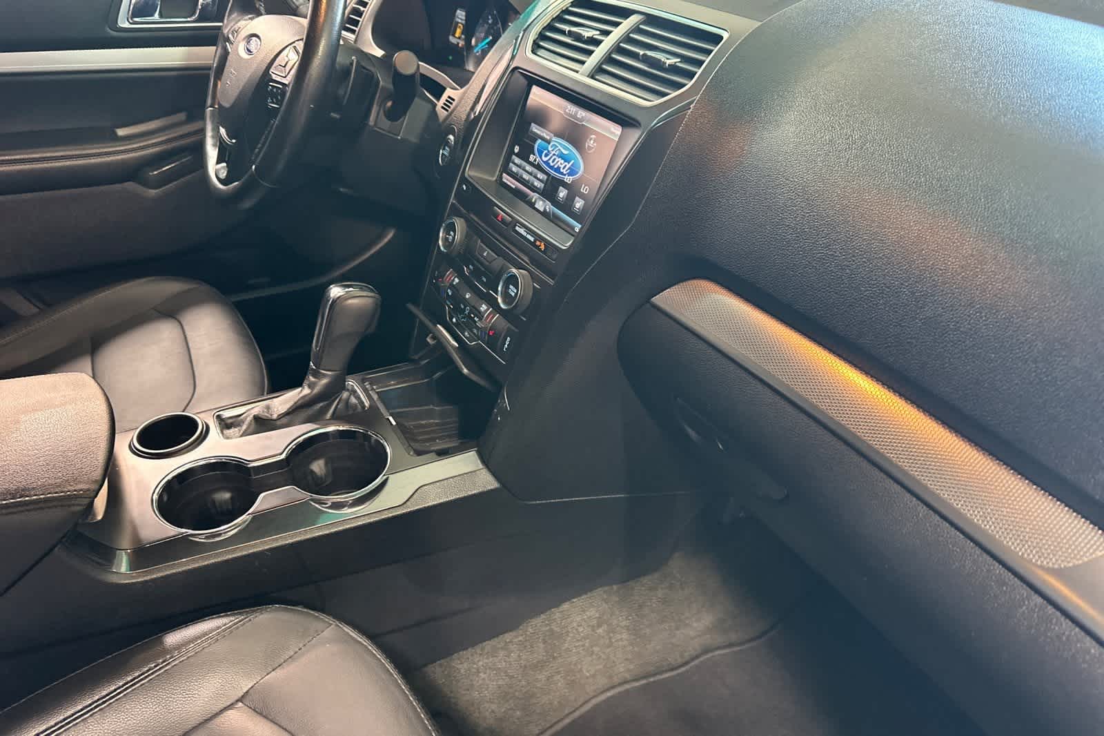 Thumbnail: 2016 Ford Explorer - 18