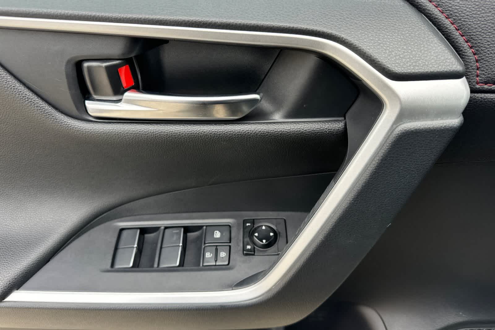 Thumbnail: 2021 Toyota RAV4 - 13