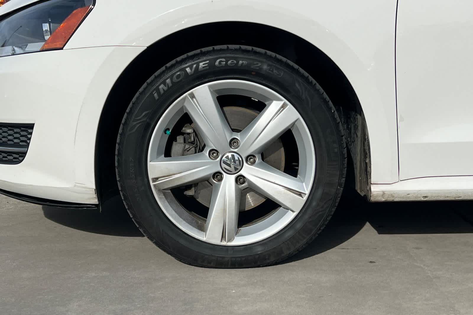 Thumbnail: 2013 Volkswagen Passat - 25