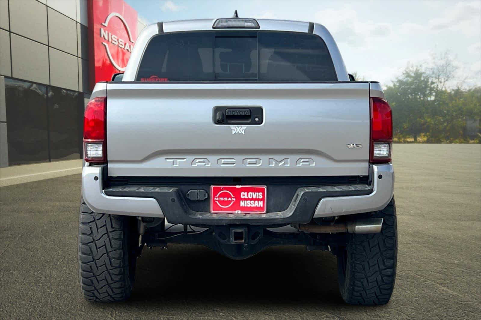Thumbnail: 2018 Toyota Tacoma - 8