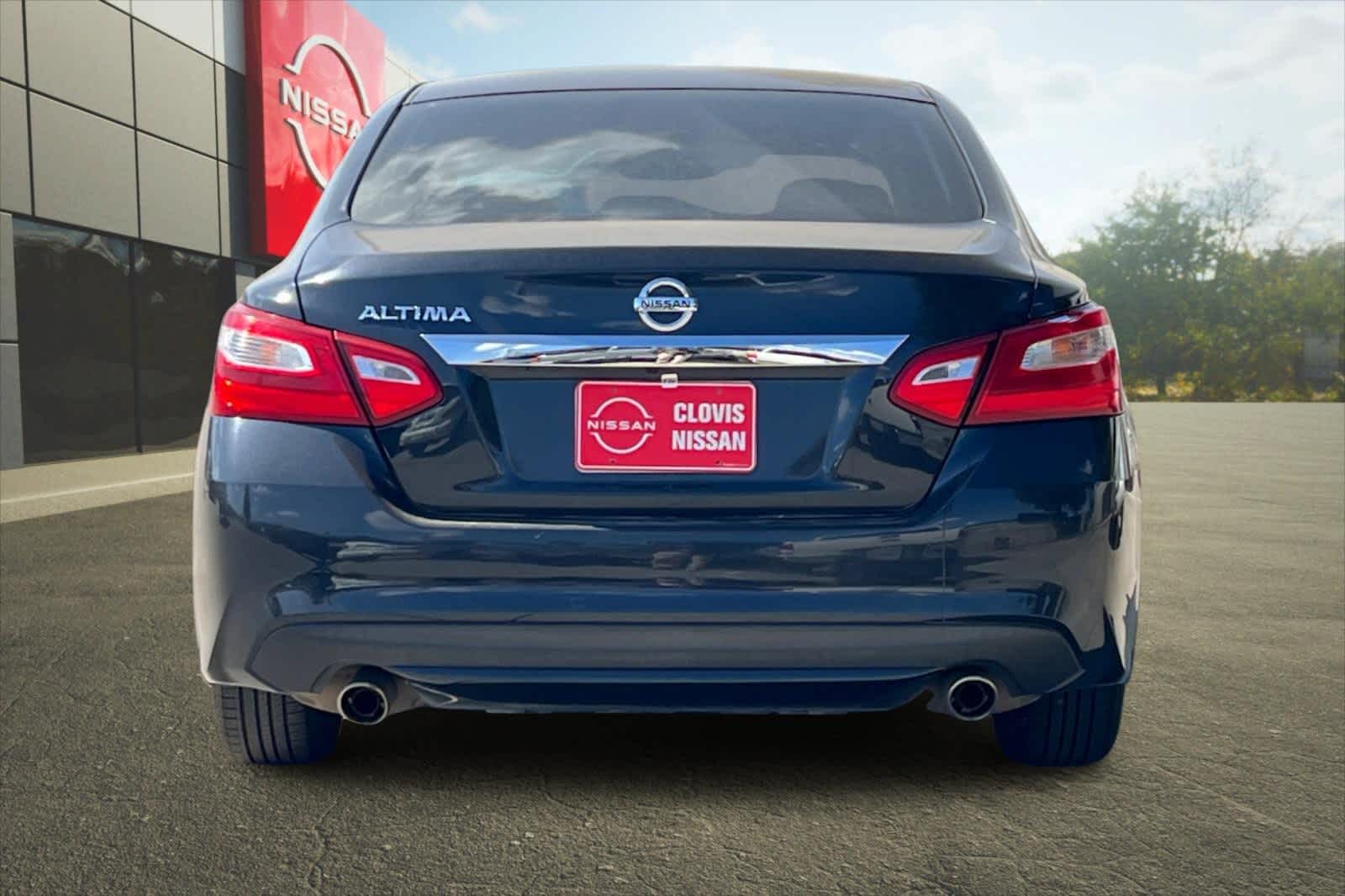 Thumbnail: 2017 Nissan Altima - 8