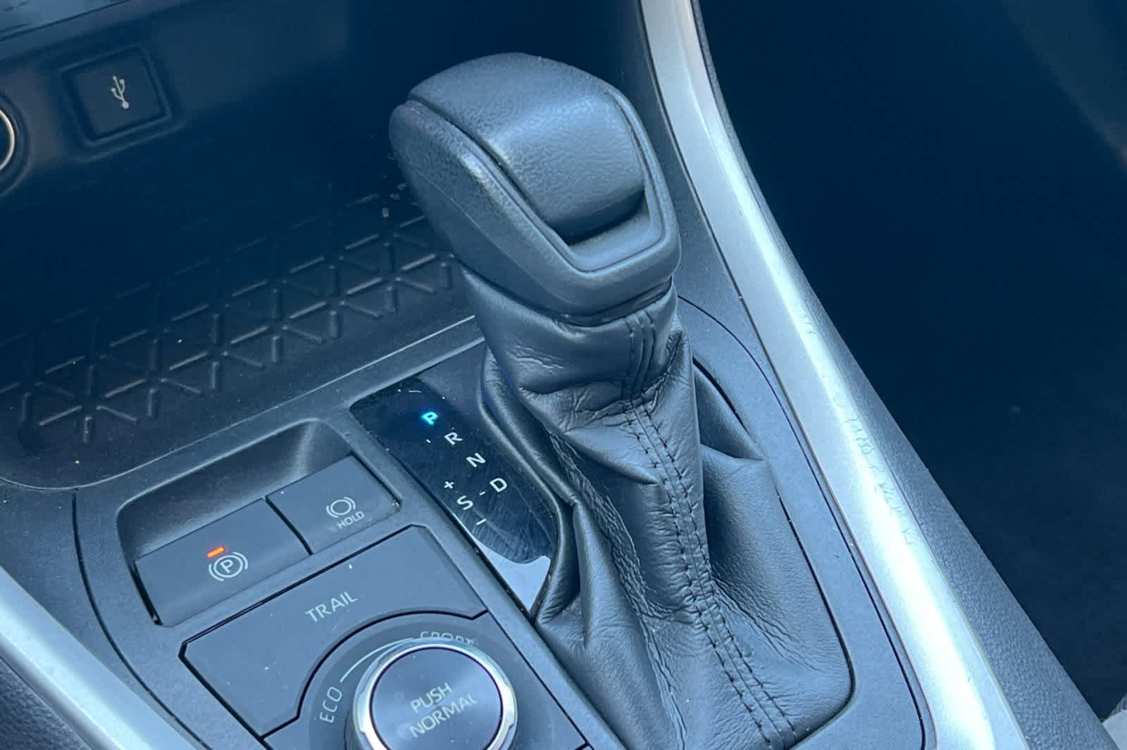 Thumbnail: 2021 Toyota RAV4 - 24