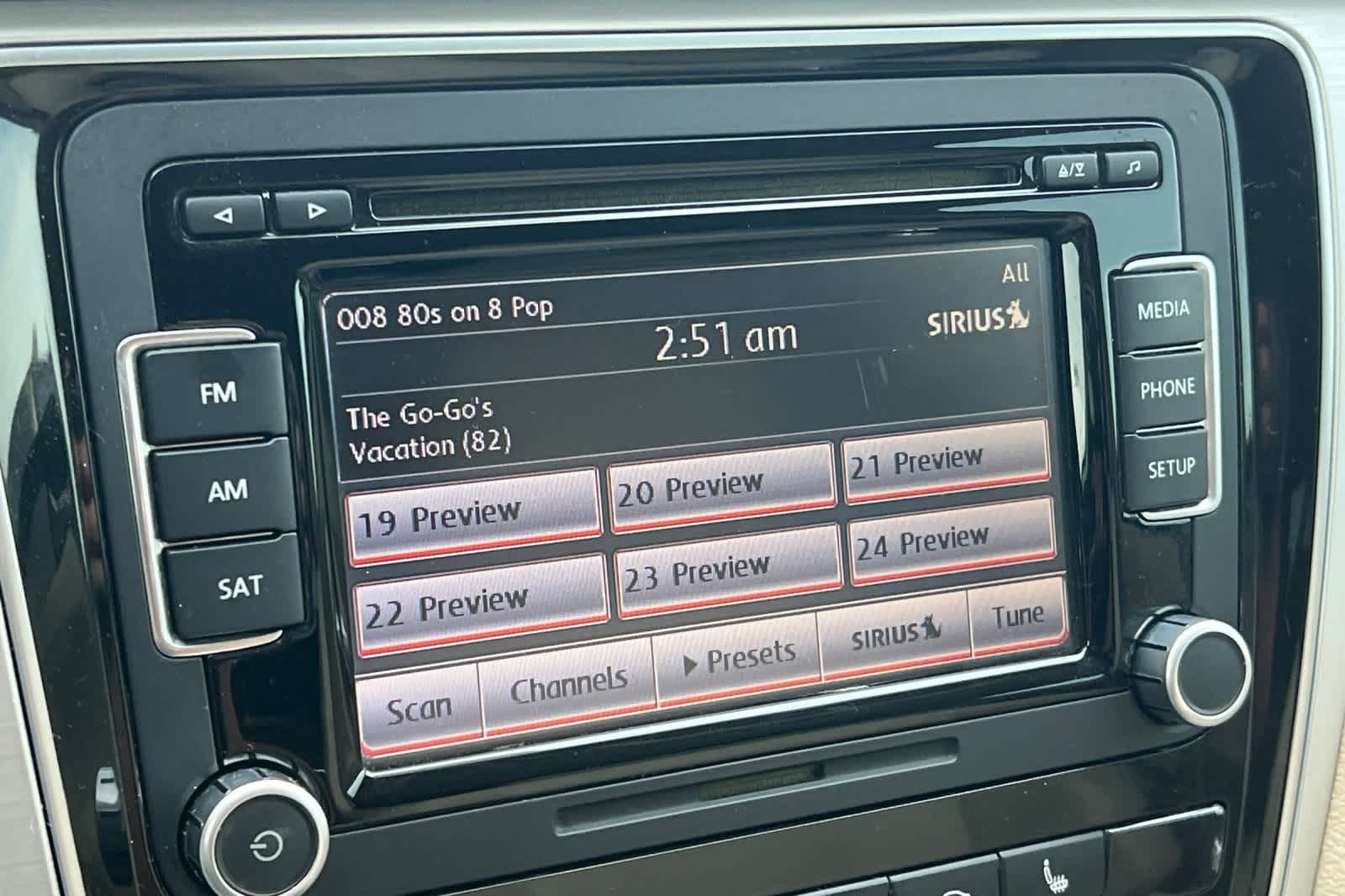 Thumbnail: 2013 Volkswagen Passat - 18