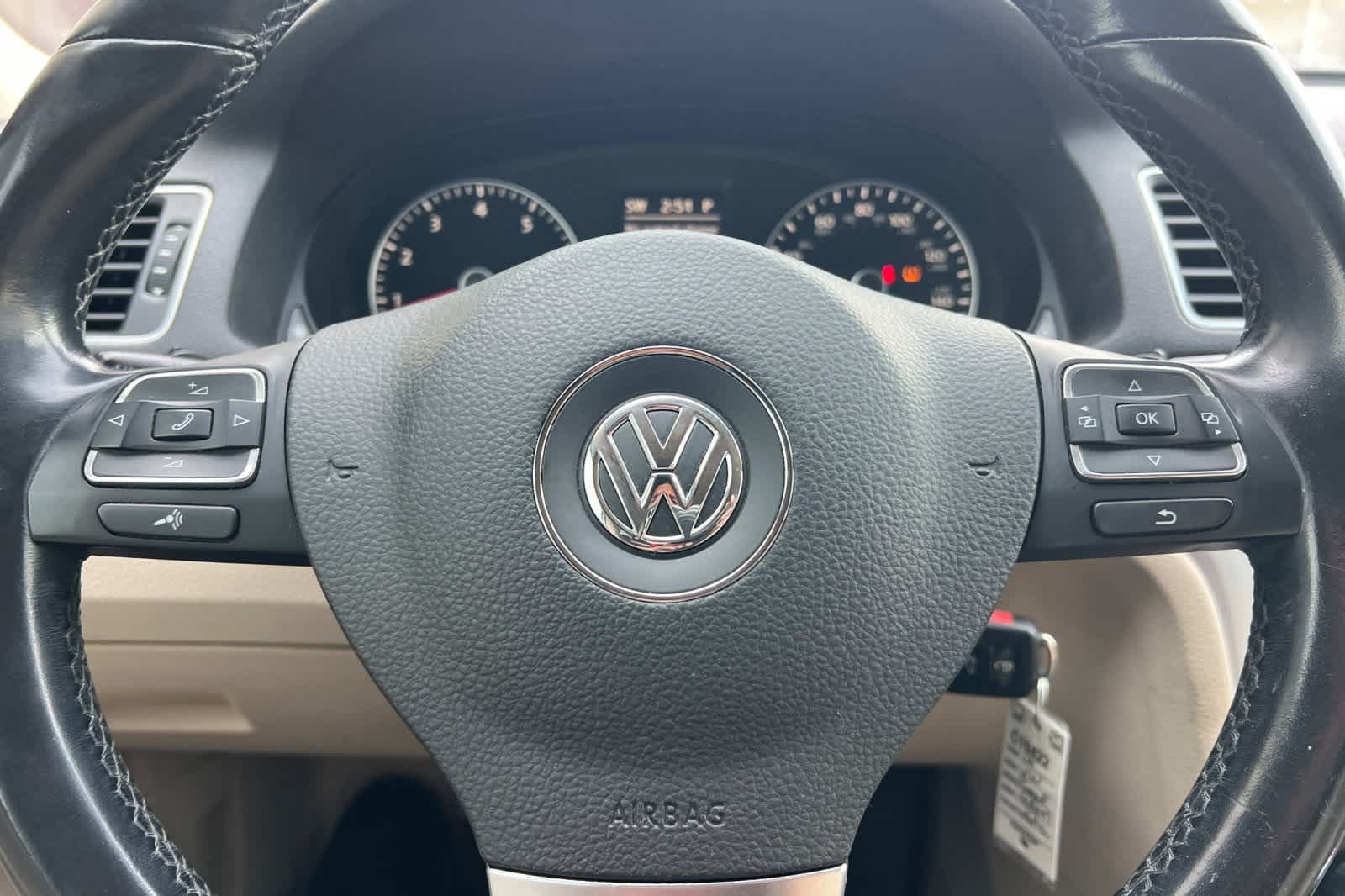 Thumbnail: 2013 Volkswagen Passat - 23