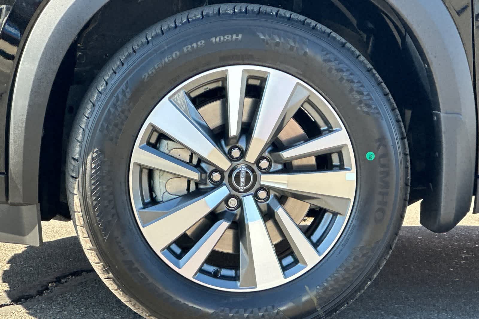 2025 Nissan Pathfinder SL 28