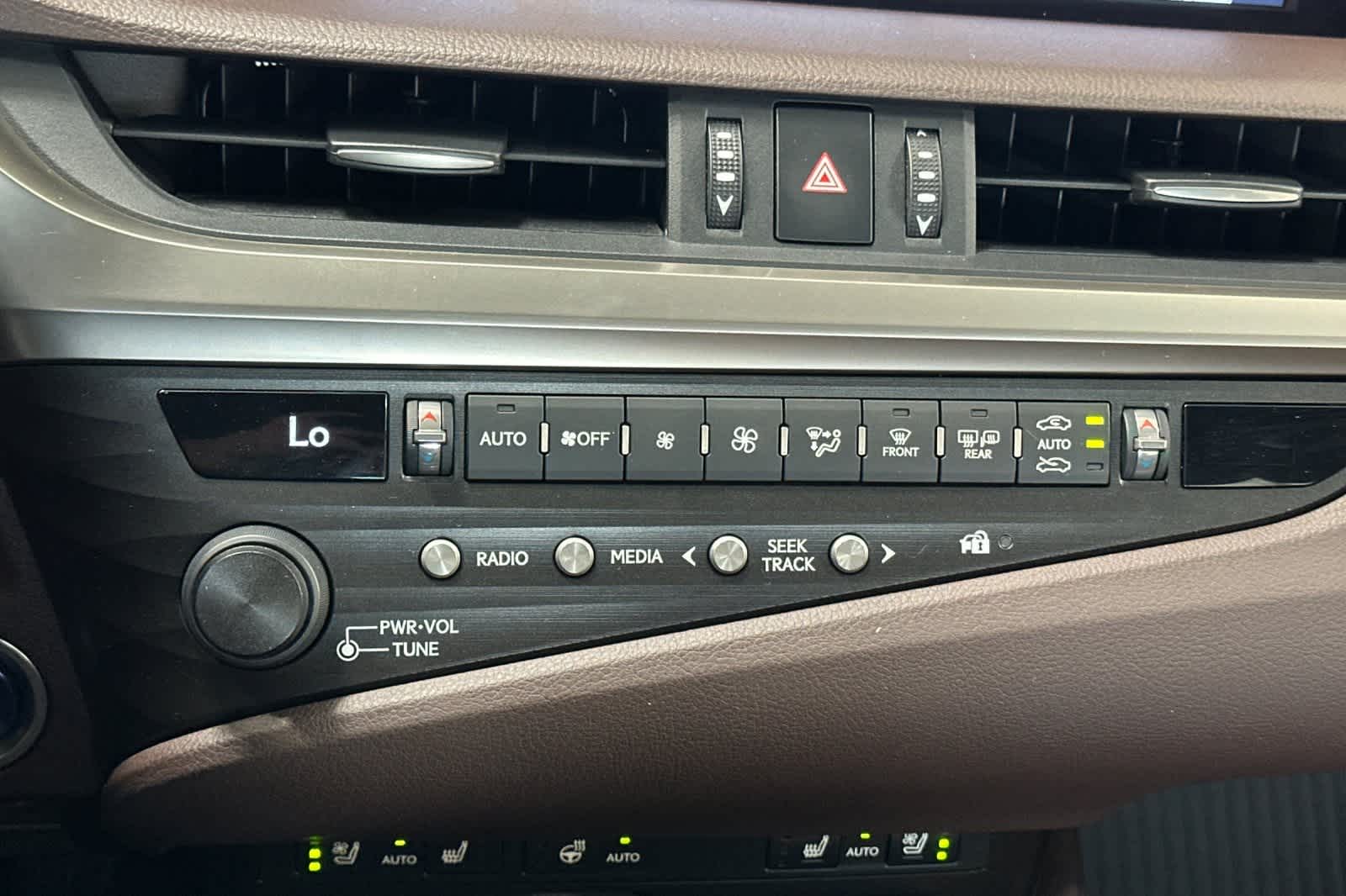 Thumbnail: 2019 Lexus ES - 23