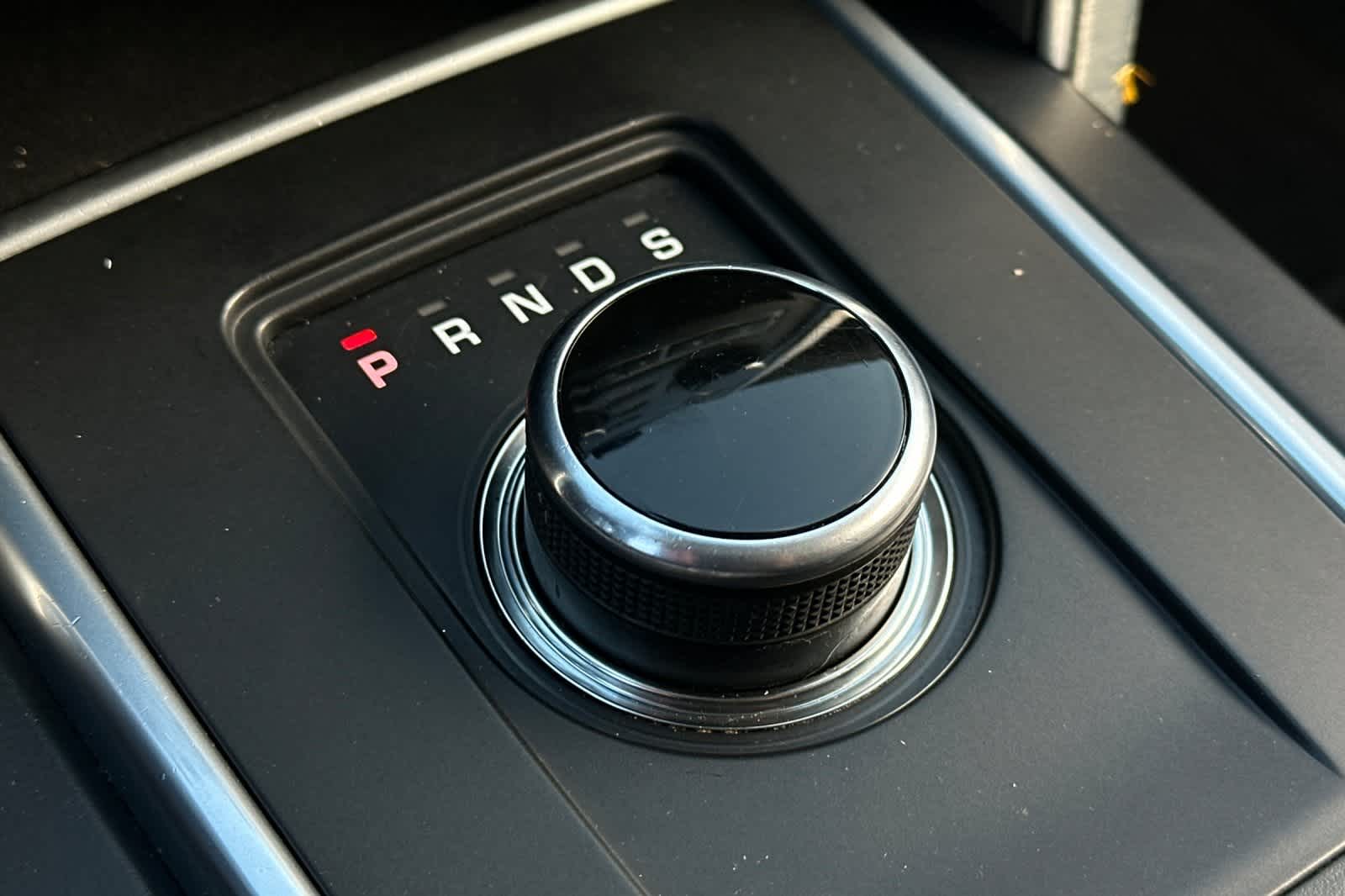 Thumbnail: 2017 Land Rover Discovery Sport - 25