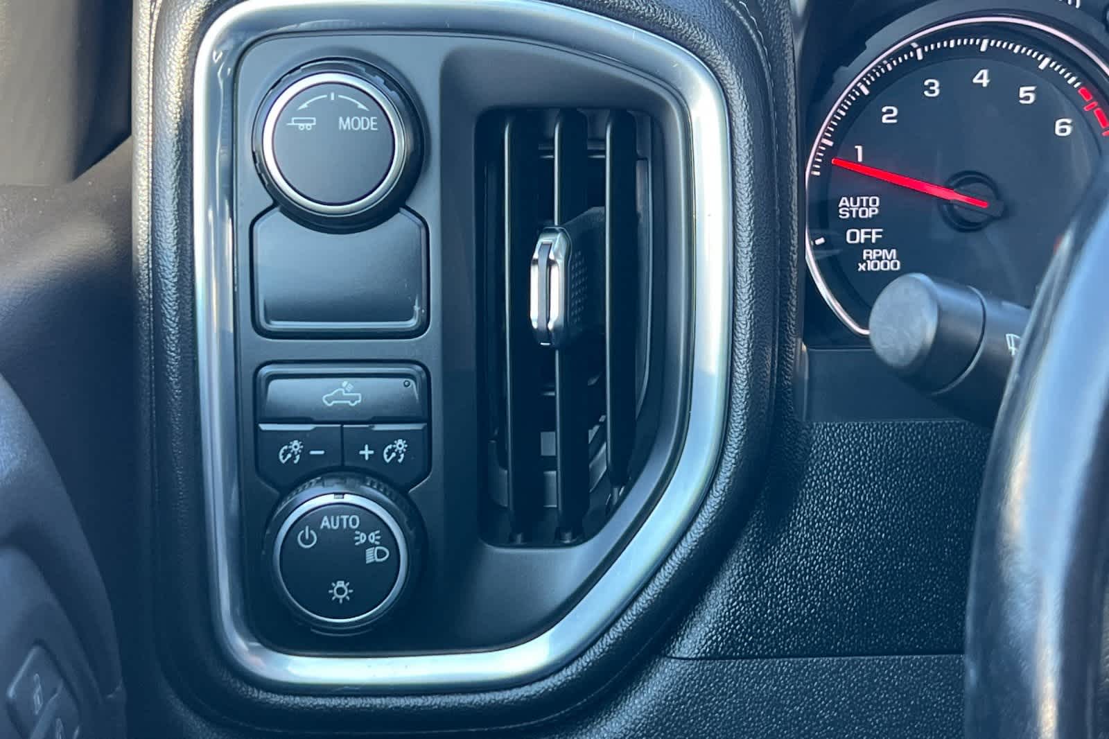 Thumbnail: 2020 Chevrolet Silverado 1500 - 32