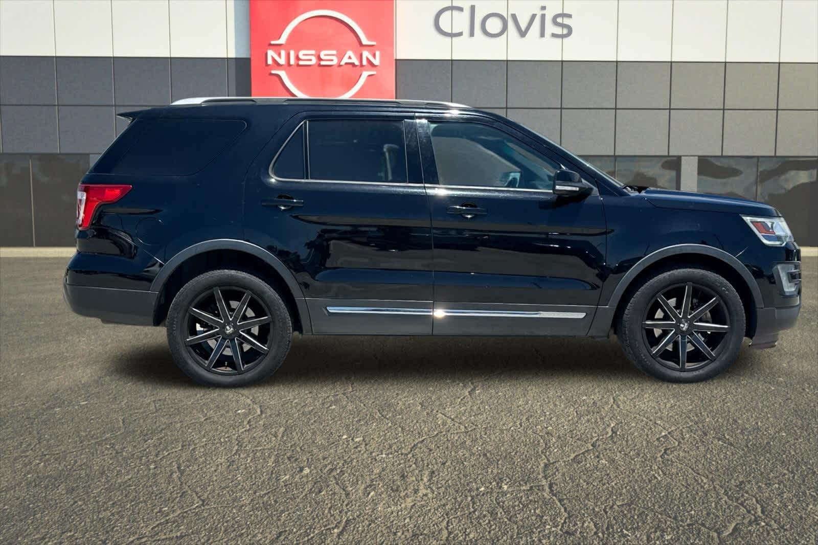 Thumbnail: 2017 Ford Explorer - 9