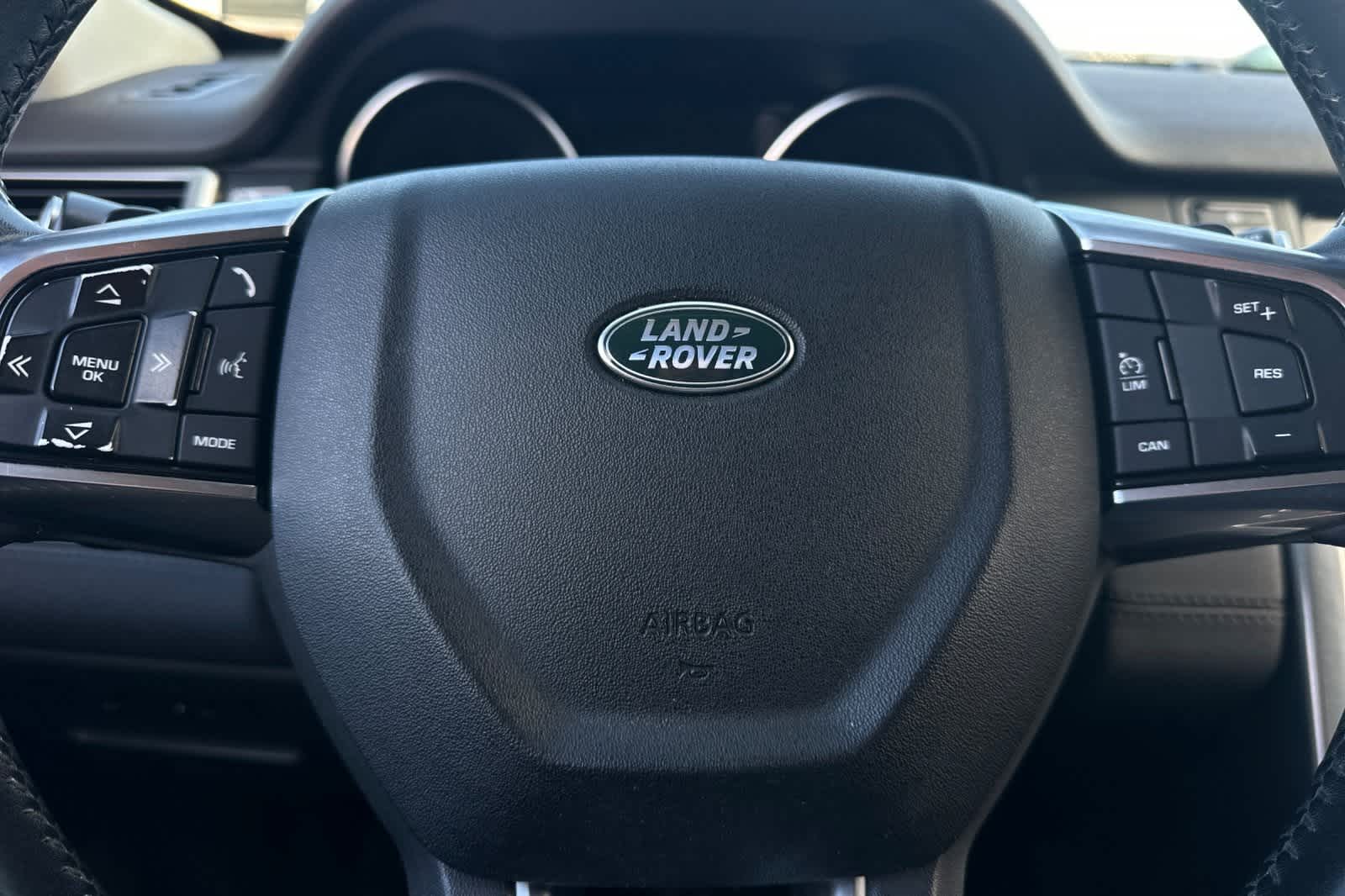 Thumbnail: 2017 Land Rover Discovery Sport - 27