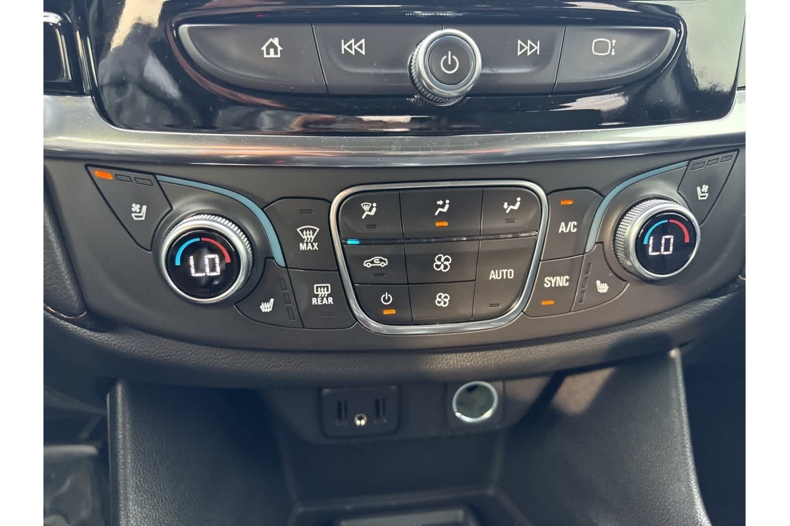 Thumbnail: 2019 Chevrolet Traverse - 18