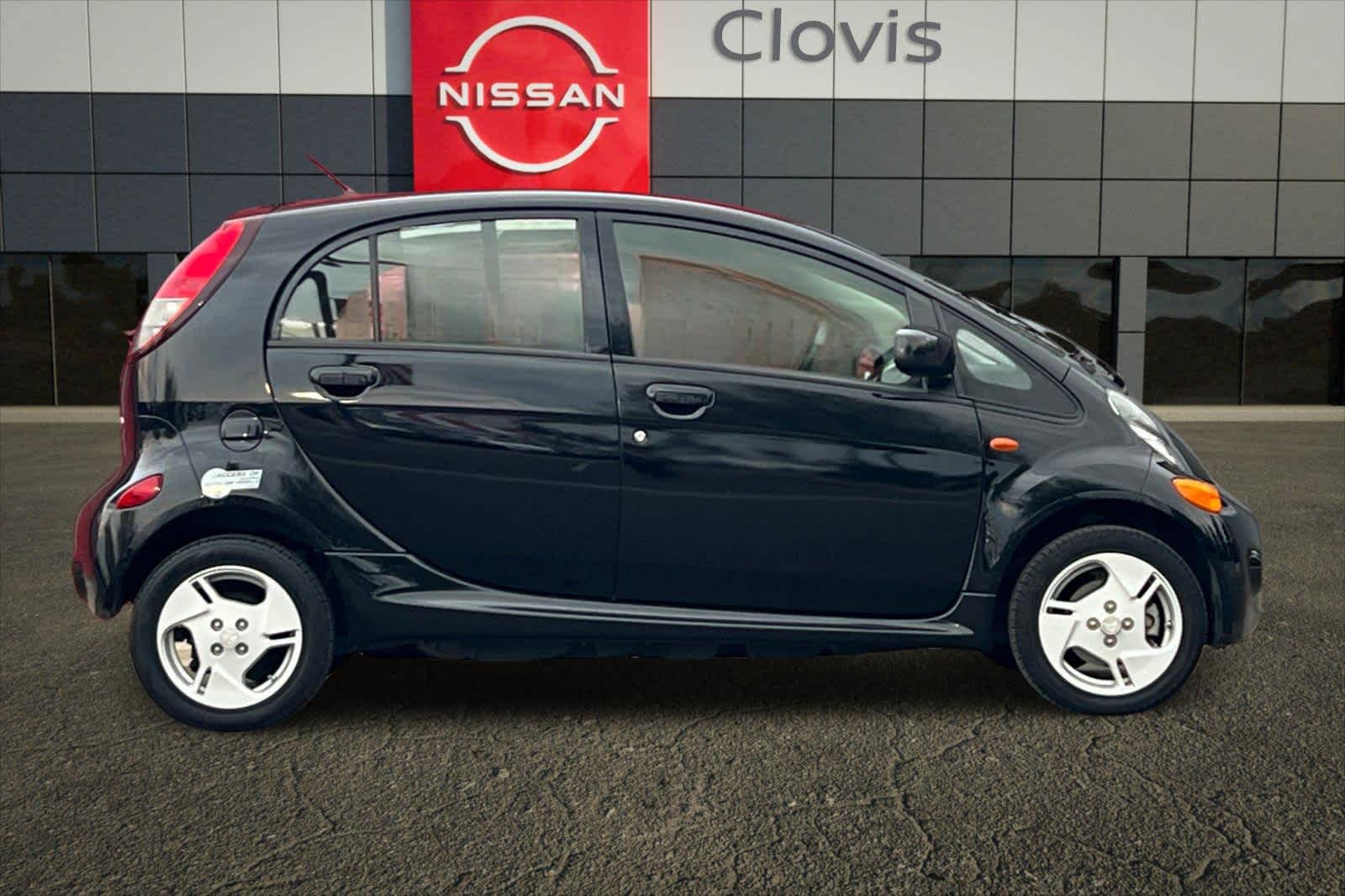 Thumbnail: 2016 Mitsubishi i-MiEV - 9