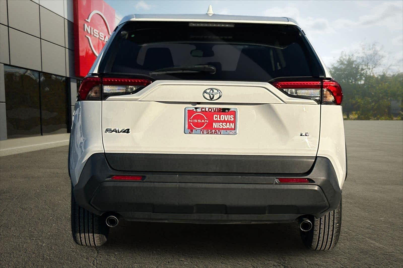 Thumbnail: 2022 Toyota RAV4 - 8