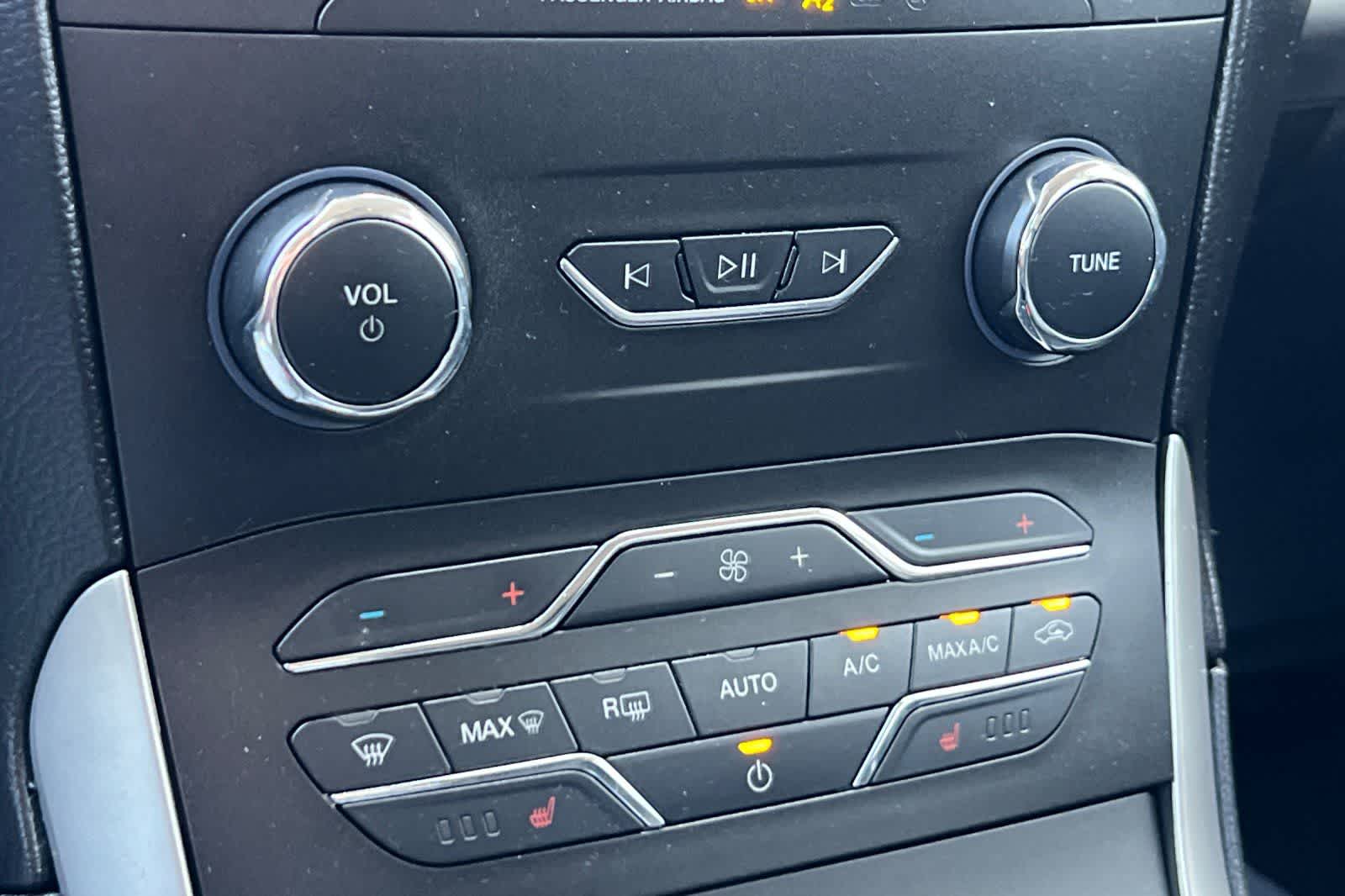 Thumbnail: 2020 Ford Edge - 26