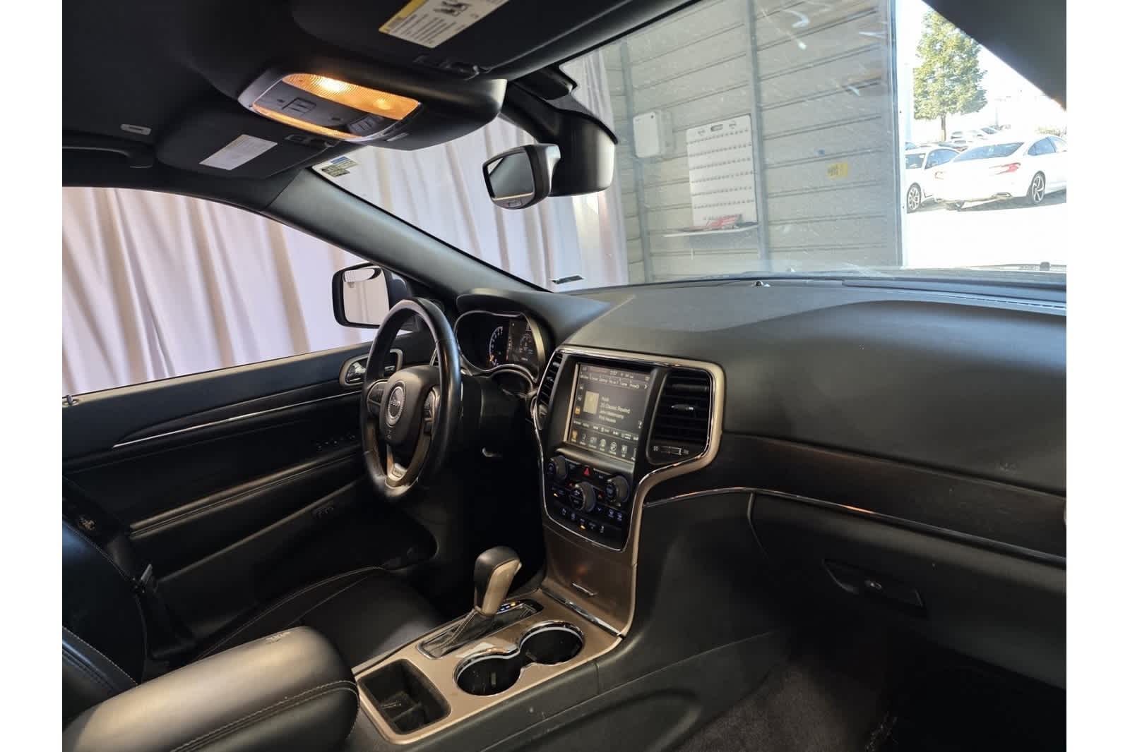 Thumbnail: 2017 Jeep Grand Cherokee - 11