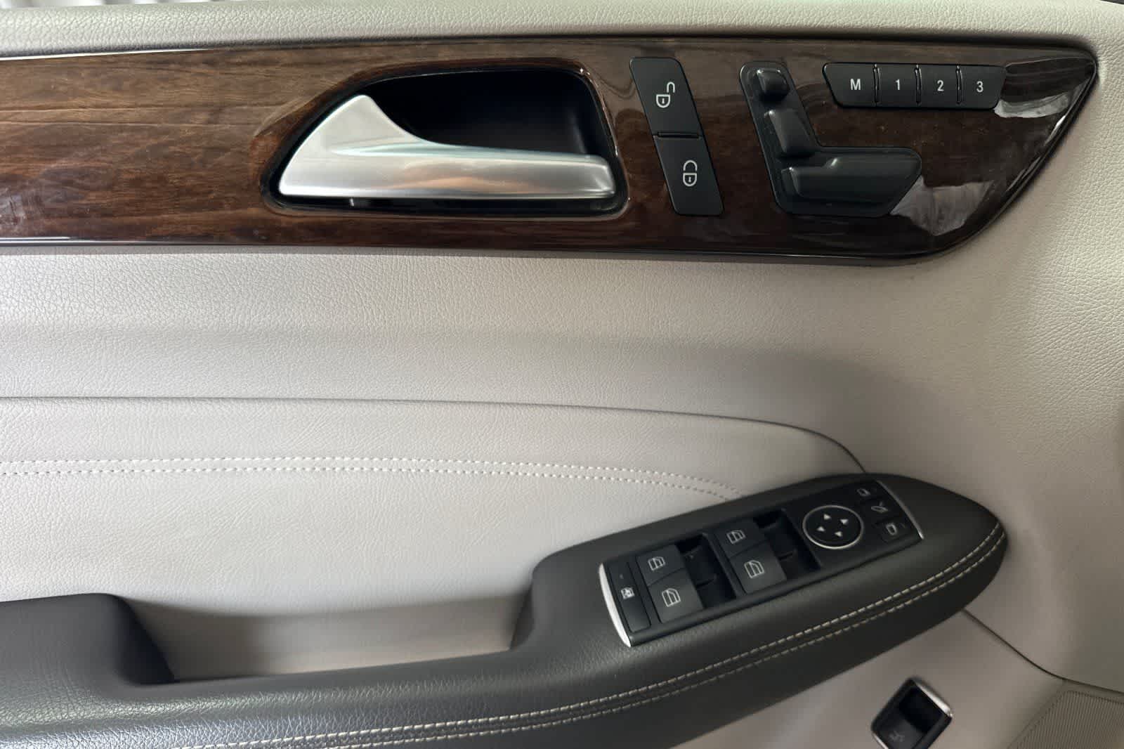 Thumbnail: 2012 Mercedes-Benz M-Class - 15