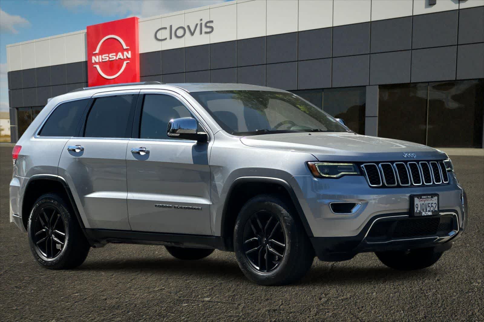 Thumbnail: 2017 Jeep Grand Cherokee - 10