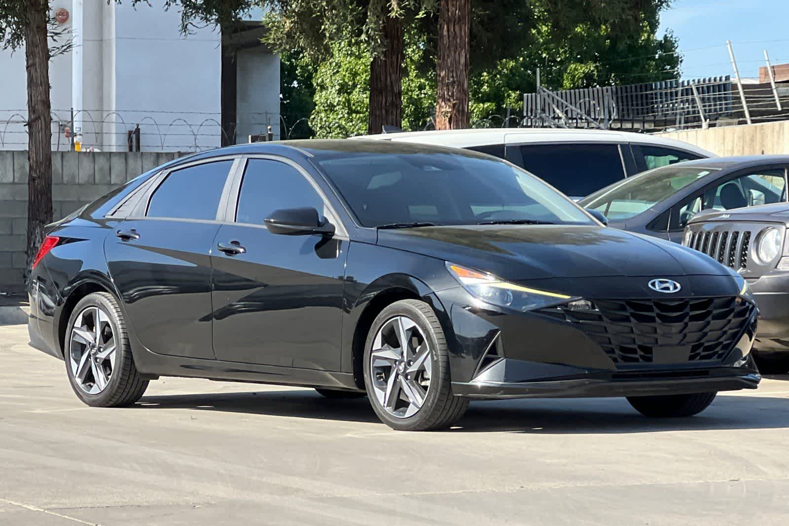 Thumbnail: 2023 Hyundai Elantra - 10