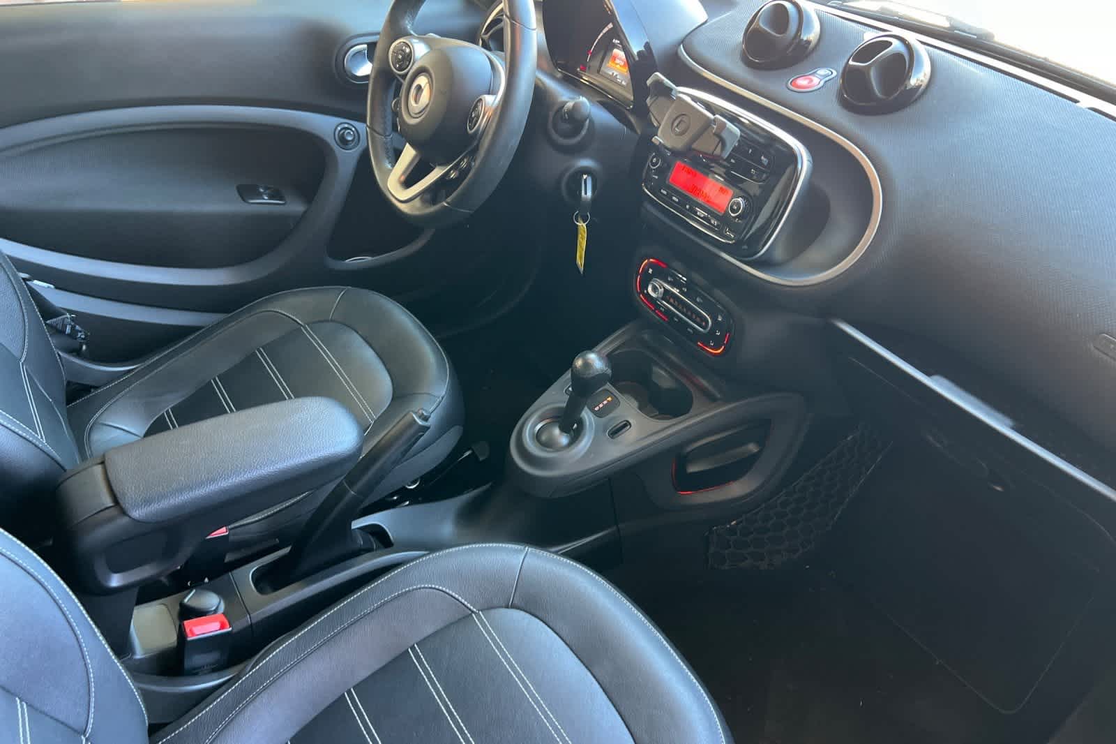 Thumbnail: 2018 smart fortwo - 18