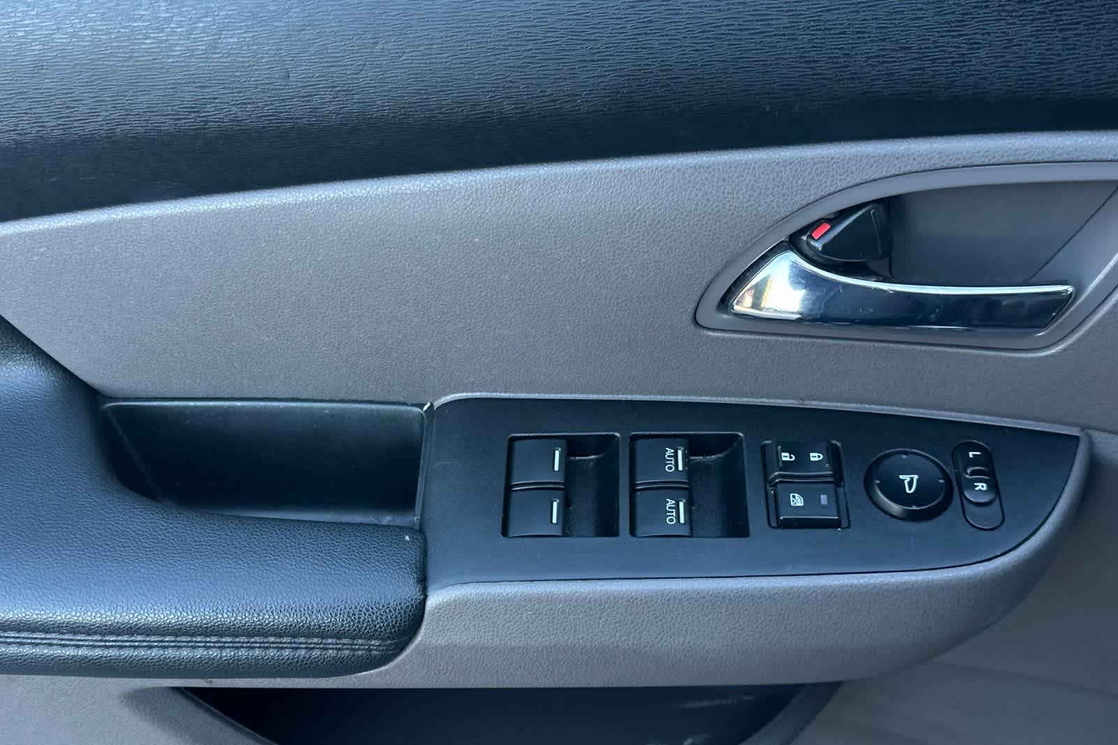 Thumbnail: 2015 Honda Odyssey - 13