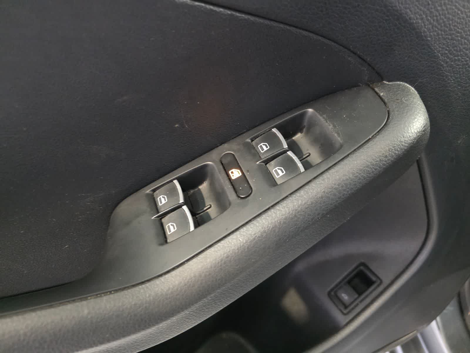 Thumbnail: 2016 Volkswagen Jetta - 19