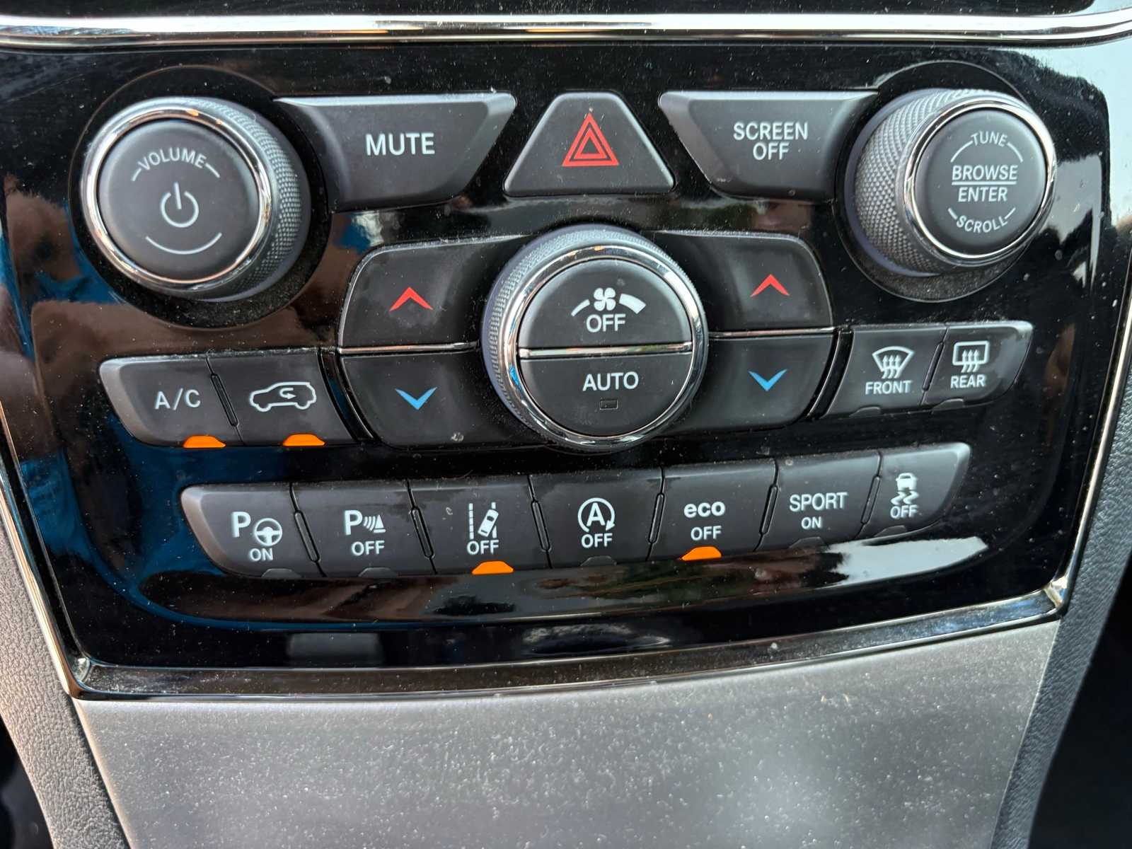 Thumbnail: 2020 Jeep Grand Cherokee - 18