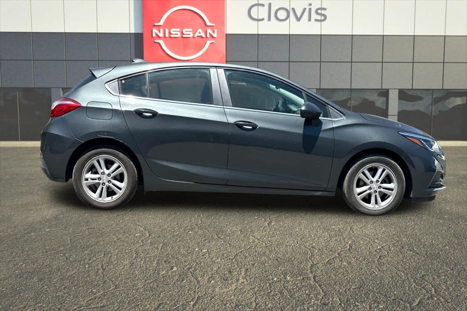 Thumbnail: 2017 Chevrolet Cruze - 9