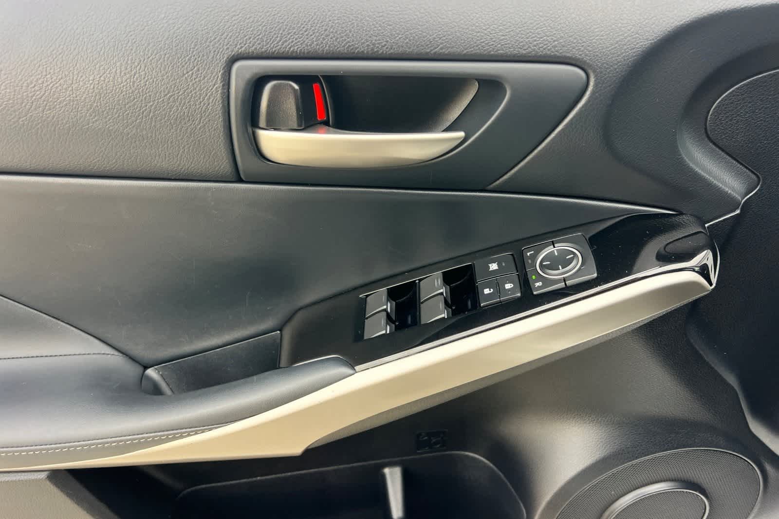 Thumbnail: 2017 Lexus IS - 13