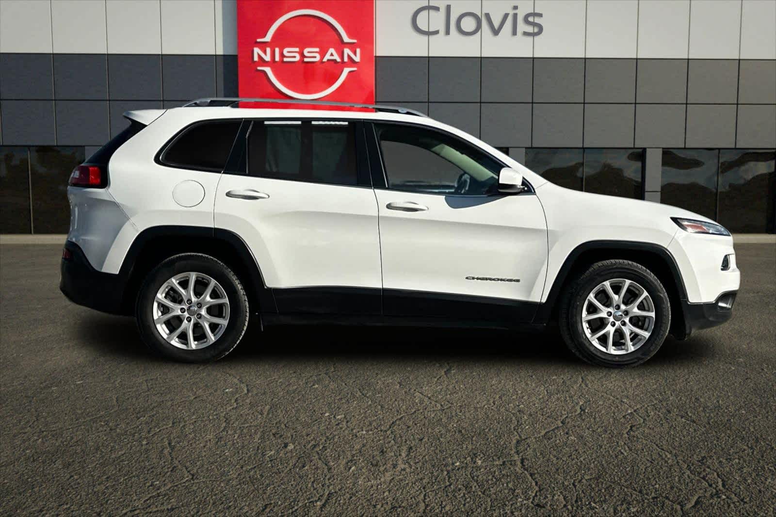 Thumbnail: 2017 Jeep Cherokee - 9