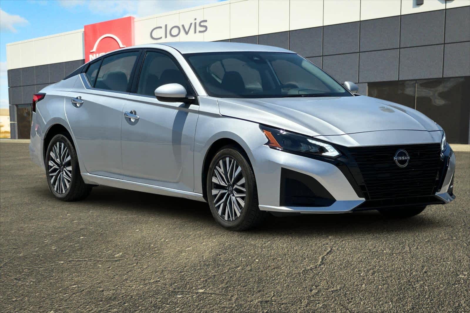 Thumbnail: 2023 Nissan Altima - 10