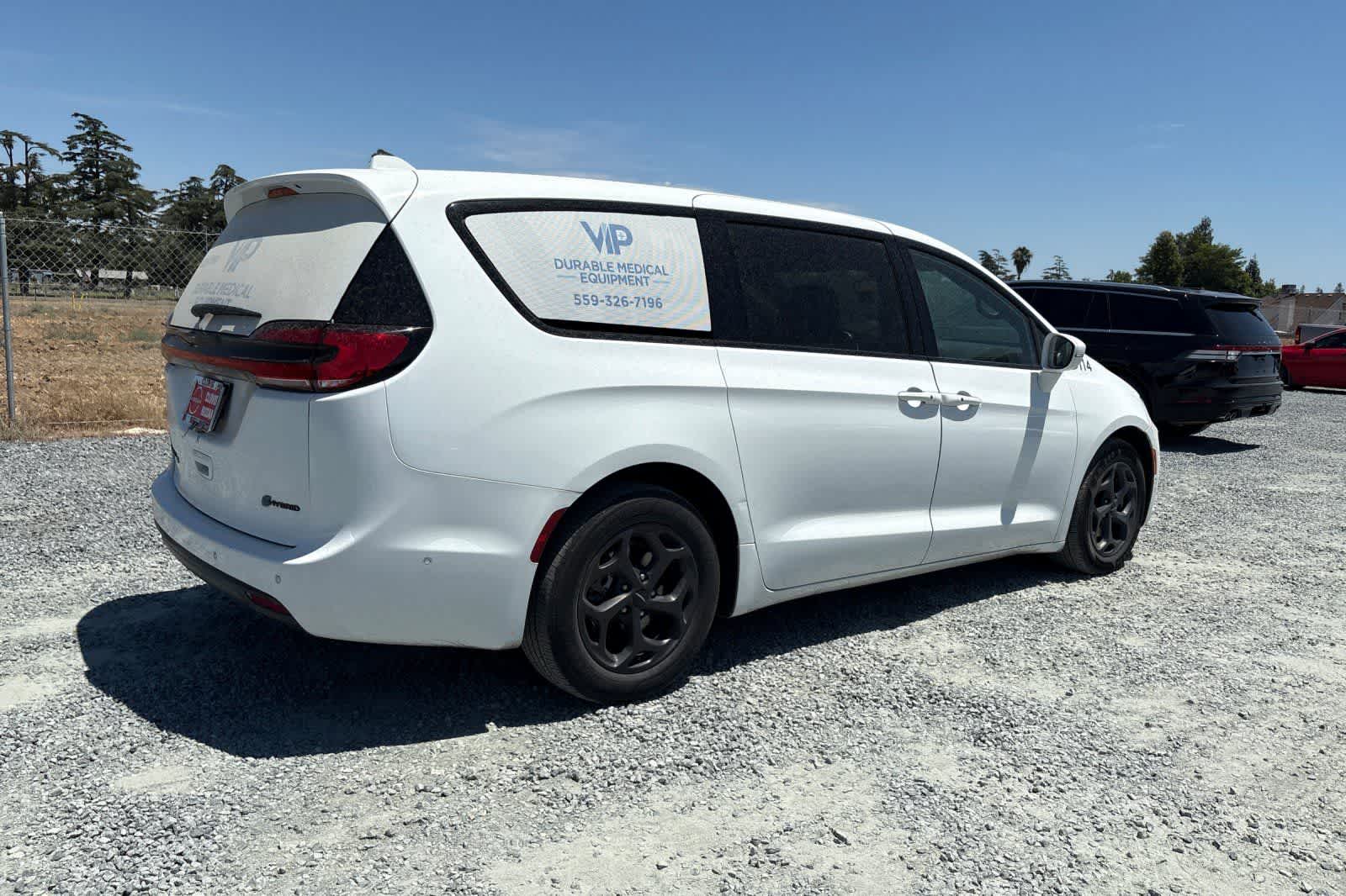 Thumbnail: 2022 Chrysler Pacifica - 3