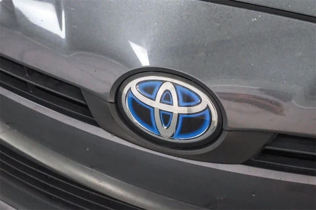 2022 Toyota Prius L Eco 12